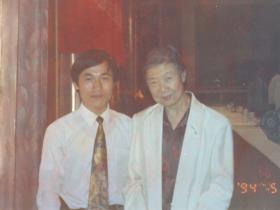 湯傳忠與于若木女士（陳云同志夫人，著名營養(yǎng)專家）合影