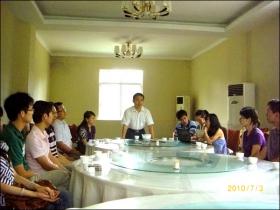 團(tuán)結(jié)一致，奮力拼搏