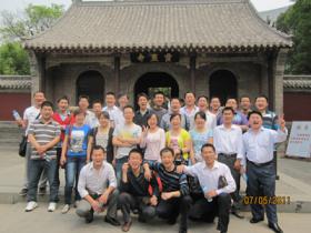 華東大區(qū)銷(xiāo)售將士暢游濟(jì)南靈巖寺