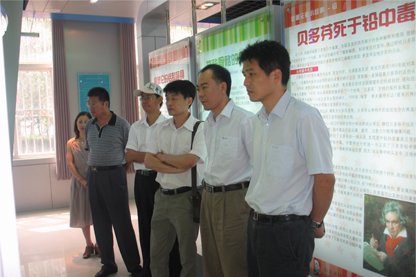 山東省食品藥品監(jiān)督管理局副局長陳耕一行到我公司參觀、視察 