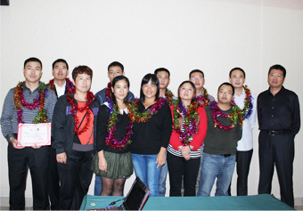 杜經(jīng)理為西北大區(qū)獲獎(jiǎng)團(tuán)隊(duì)頒獎(jiǎng)